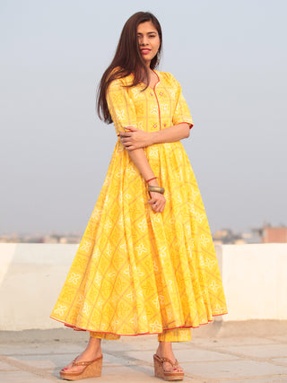 Raas Basanti - Set of Flared Bandhani Kurta & Pants  - KS85A2204