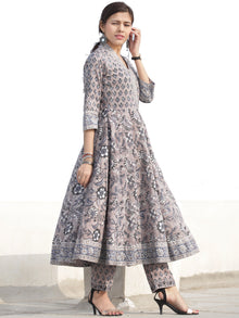 Nayab Zafraan - Set of Kurta Pants & Kota Dupatta - KS33D2534D