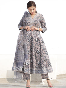 Nayab Zafraan - Set of Kurta Pants & Kota Dupatta - KS33D2534D