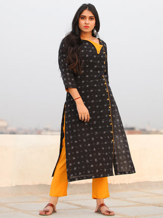 Tagai Aissa - Set of Ikat Kurta & Pants  - KS79C666