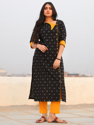 Tagai Aissa - Set of Ikat Kurta & Pants  - KS79C666