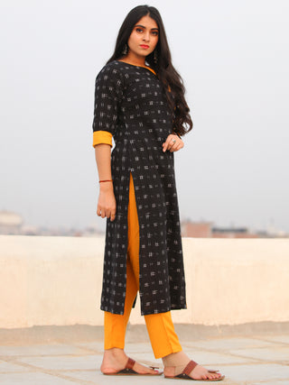 Tagai Aissa - Set of Ikat Kurta & Pants  - KS79C666