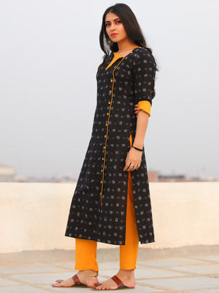 Tagai Aissa - Set of Ikat Kurta & Pants  - KS79C666
