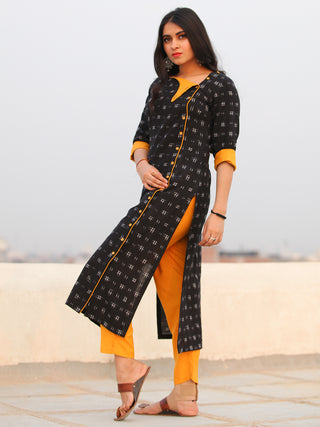 Tagai Aissa - Set of Ikat Kurta & Pants  - KS79C666
