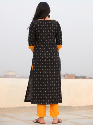 Tagai Aissa - Set of Ikat Kurta & Pants  - KS79C666