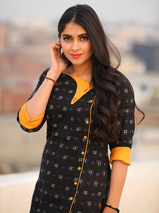 Tagai Aissa - Set of Ikat Kurta & Pants  - KS79C666