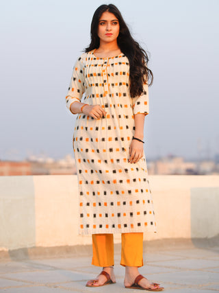 Tagai Rahija - Set of Ikat Kurta & Pants  - KS46H764