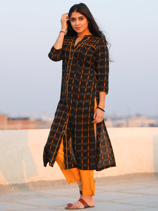 Tagai Raina - Set of Ikat Kurta & Pants  - KS111A723