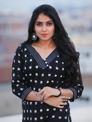 Tagai Ragni - Set of Ikat Kurta & Pants  - KS54E852