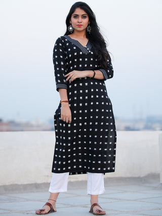 Tagai Ragni - Set of Ikat Kurta & Pants  - KS54E852