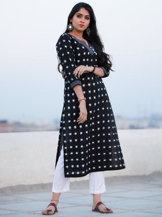 Tagai Ragni - Set of Ikat Kurta & Pants  - KS54E852