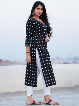 Tagai Ragni - Set of Ikat Kurta & Pants  - KS54E852