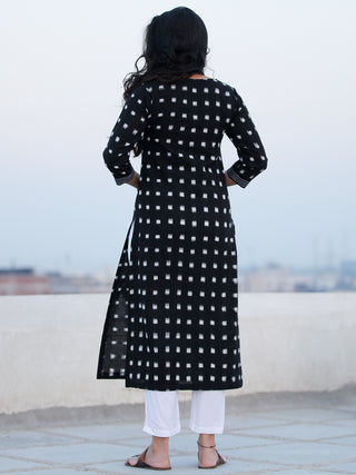 Tagai Ragni - Set of Ikat Kurta & Pants  - KS54E852