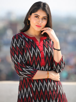 Tagai Aaiza- Set of Ikat Kurta & Pants  - KS105A570