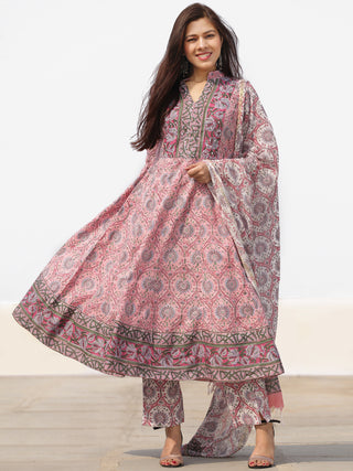 Nayab Farhat - Set of Kurta Pants & Dupatta - KS25D2526D