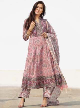 Nayab Farhat - Set of Kurta Pants & Dupatta - KS25D2526D