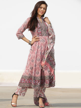 Nayab Farhat - Set of Kurta Pants & Dupatta - KS25D2526D