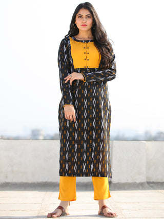 Tagai Aayna- Set of Ikat Kurta & Pants  - KS43B813