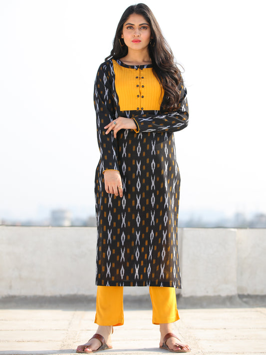 Tagai Aayna- Set of Ikat Kurta & Pants  - KS43B813