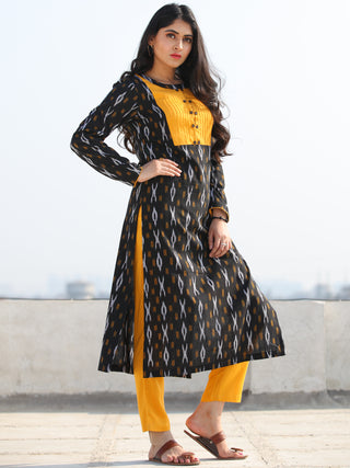 Tagai Aayna- Set of Ikat Kurta & Pants  - KS43B813