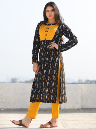 Tagai Aayna- Set of Ikat Kurta & Pants  - KS43B813