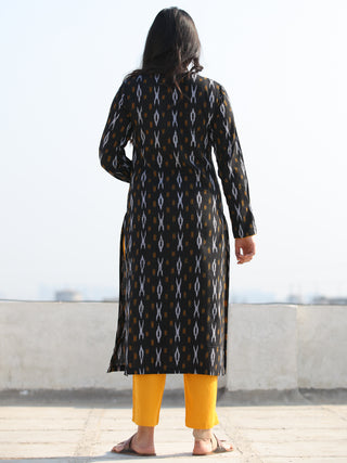 Tagai Aayna- Set of Ikat Kurta & Pants  - KS43B813