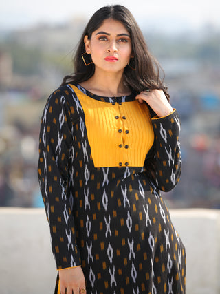 Tagai Aayna- Set of Ikat Kurta & Pants  - KS43B813