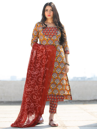 Bahaar Nafisa - Set of Kurta Pants & Dupatta - KS90D1349D