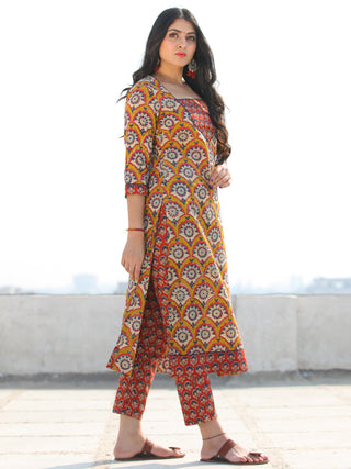 Bahaar Nafisa - Set of Kurta Pants & Dupatta - KS90D1349D