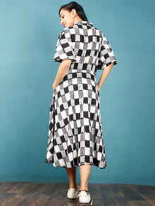 Black White Grey Double Ikat Handwoven Dress With Kimono Sleeves And Side Pockets -  D236F928