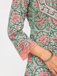 Harit Rivaaz Set Of Kurta Pant Dupatta