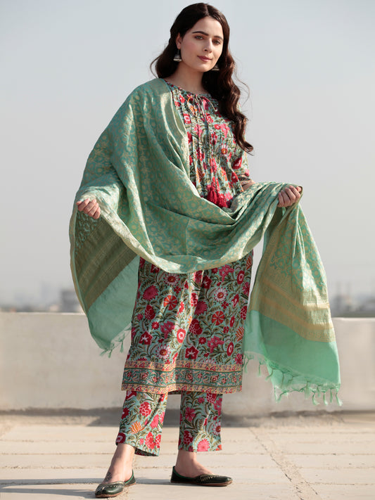 Zohra Fadia - Set of Straight Kurta Pants & Banarsee Dupatta - KS47L2512D