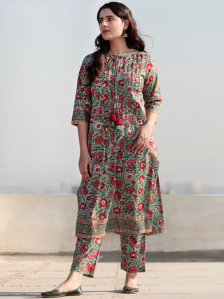 Zohra Fadia - Set of Straight Kurta Pants & Banarsee Dupatta - KS47L2512D