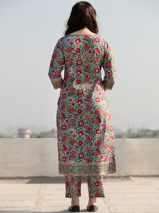 Zohra Fadia - Set of Straight Kurta Pants & Banarsee Dupatta - KS47L2512D