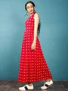 Red White Long Sleeveless Handwoven Double Ikat Dress With Knife Pleats & Side Pockets - D32F1018