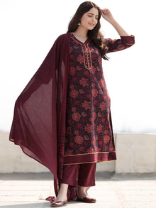 Zohra Fazeen Set of Straight Kurta Pants & Dupatta