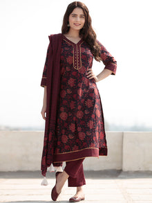 Zohra Fazeen Set of Straight Kurta Pants & Dupatta