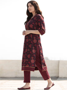 Zohra Fazeen Set of Straight Kurta Pants & Dupatta