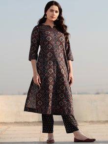 Ajrakh Shifat - Set of Straight Kurta Pants & Dupatta - KS47N2513D