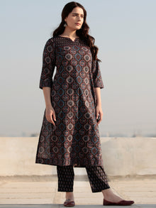 Ajrakh Shifat - Set of Straight Kurta Pants & Dupatta - KS47N2513D