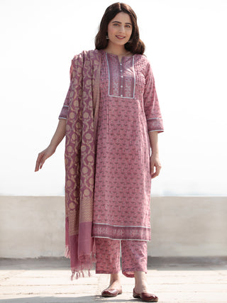 Zohra Nahiza - Set of Straight Kurta Pants & Banarsee Dupatta - KS47G2507D