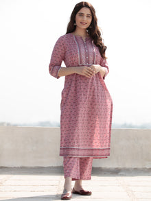 Zohra Nahiza - Set of Straight Kurta Pants & Banarsee Dupatta - KS47G2507D