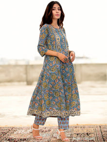 Megha Charvi Kurta