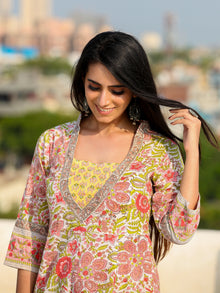 Jashn Amna - Set of Kurta Pants & Dupatta - KS163A2492D