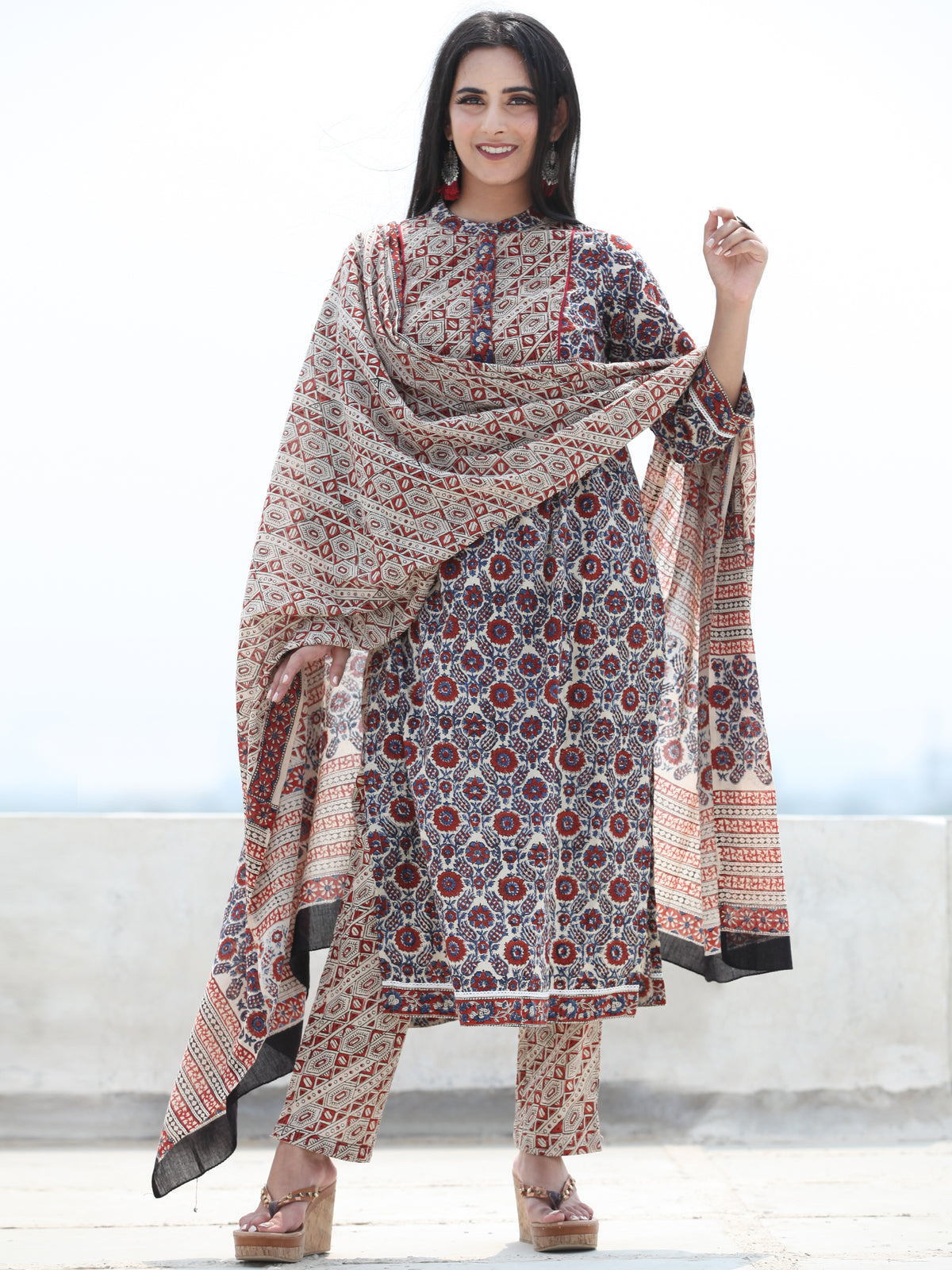 Bahaar Nazmil - Set of Kurta Pants & Dupatta - KS164A2465D