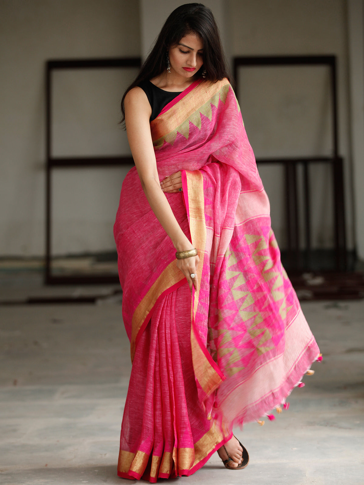 Pink Green Handwoven Linen Jamdani Saree With Zari Border & Tassels - S031703784
