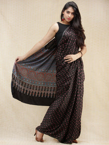 Black Pink Indigo Bandhej Modal Silk Saree With Ajrakh Printed Pallu & Blouse - s031704143