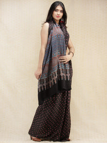 Black Pink Indigo Bandhej Modal Silk Saree With Ajrakh Printed Pallu & Blouse - s031704143