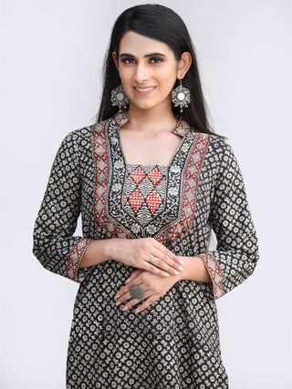 Bahaar Zaara - Set of Kurta Pants & Dupatta - KS151A2447D