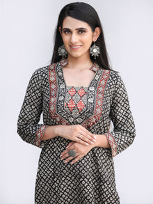 Bahaar Zaara - Set of Kurta Pants & Dupatta - KS151A2447D